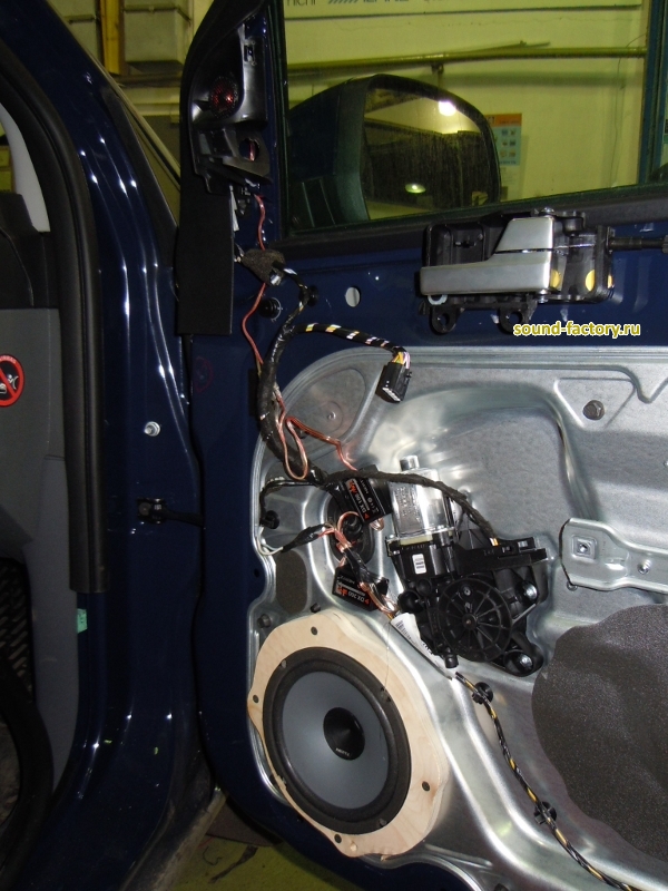 Установка: Фронтальная акустика в Ford Focus II